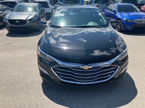 Used 2025 Chevrolet Malibu LT FWD image 2