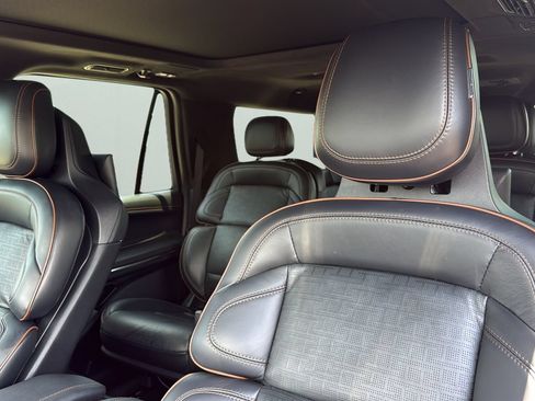 Used 2025 Lincoln Navigator L Black Label AWD/4WD image 10