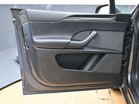 Used 2023 Tesla Model X image 45