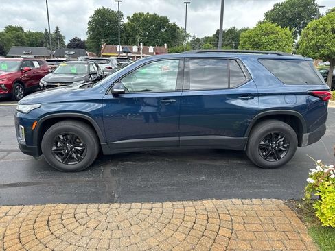 Used 2023 Chevrolet Traverse LT FWD image 2