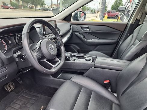 Used 2021 Nissan Rogue SV w/ Premium Package AWD/4WD image 3