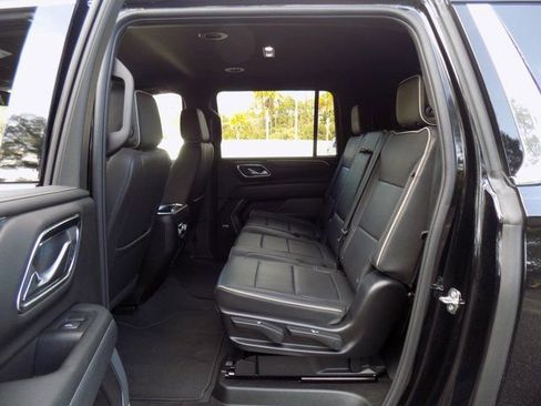 Used 2024 GMC Yukon XL SLT image 23