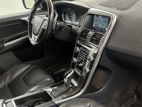 Used 2017 Volvo XC60 T6 R-Design w/ Climate Package image 43