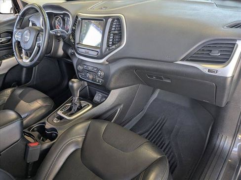 Used 2018 Jeep Cherokee Latitude Plus FWD image 21
