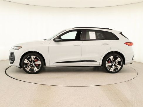 Certified 2025 Audi SQ5 Prestige image 2