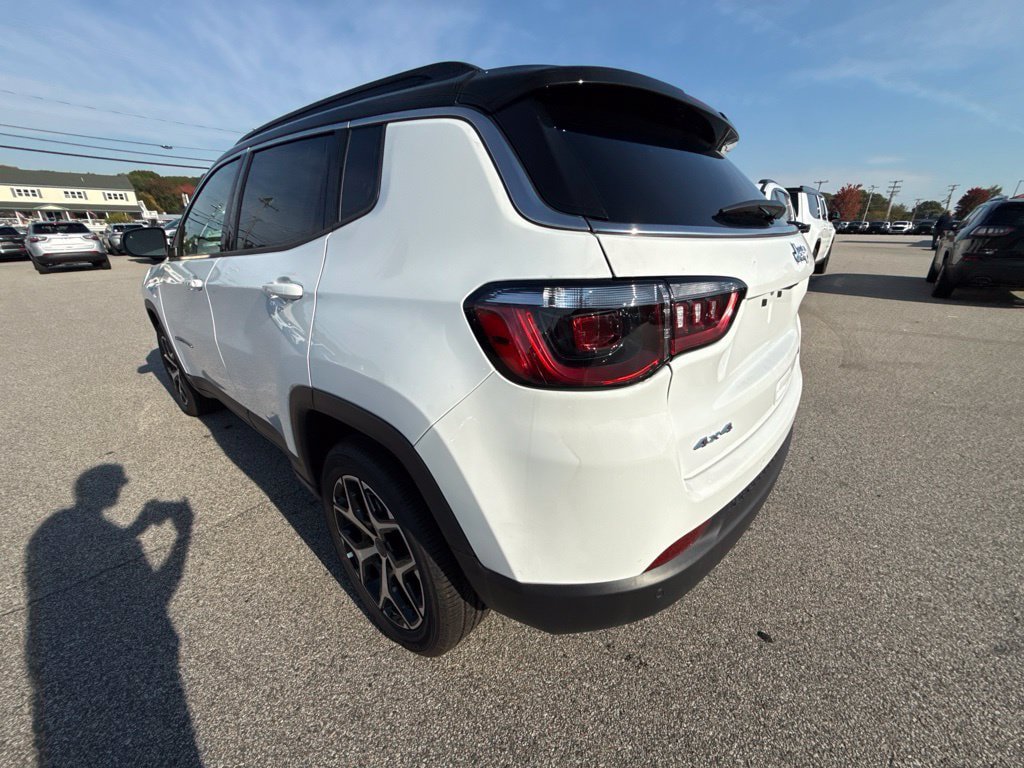 New 2026 Jeep Compass Limited AWD/4WD image 3