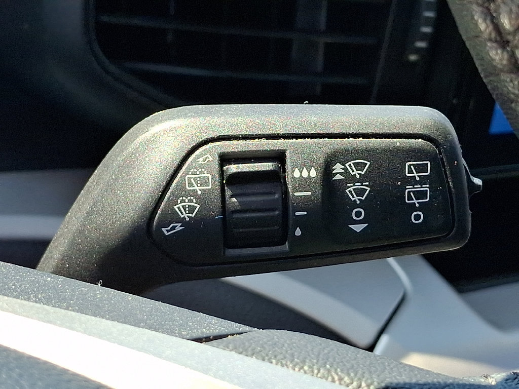 Used 2024 Ford Explorer XLT AWD/4WD image 27