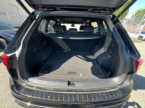 Used 2022 Volkswagen Tiguan SEL R-Line AWD/4WD image 7