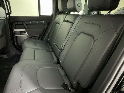 Used 2023 Land Rover Defender 110 S image 14