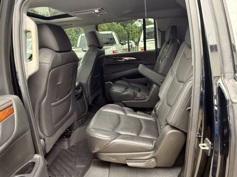 Used 2020 Cadillac Escalade ESV Luxury RWD image 13