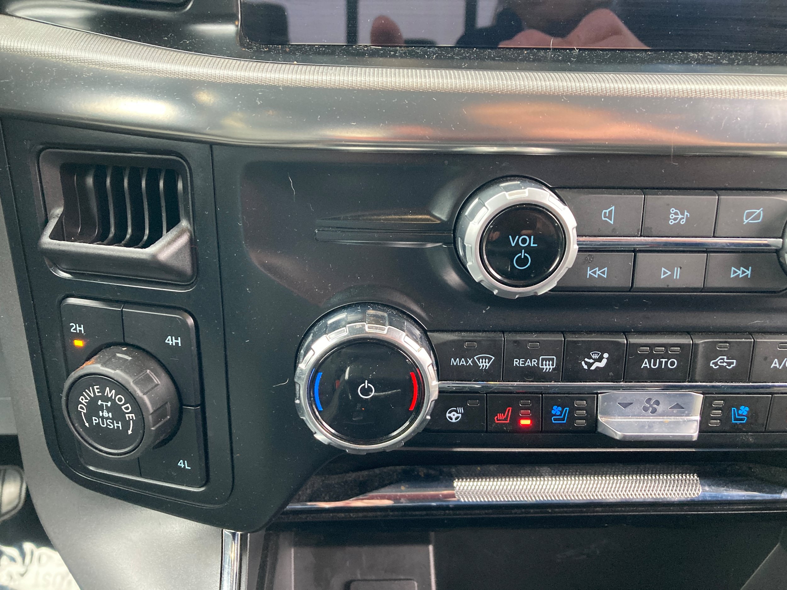 Used 2024 Ford F150 Lariat w/ Bed Utility Package AWD/4WD image 19