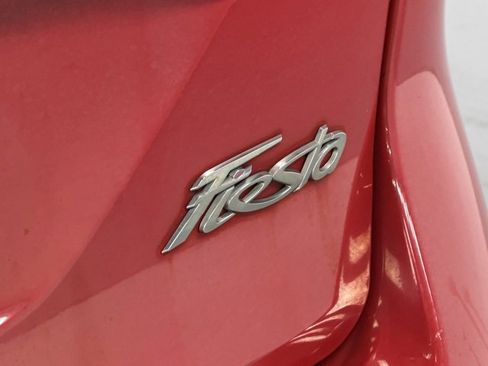 Used 2014 Ford Fiesta SE w/ Equipment Group 201B image 7