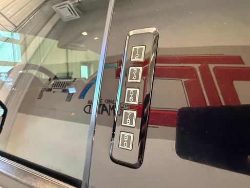 Used 2018 Ford F150 XLT AWD/4WD image 23