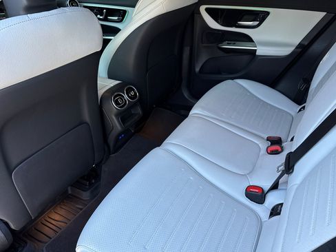 Used 2024 Mercedes-Benz GLC 300 4MATIC image 15