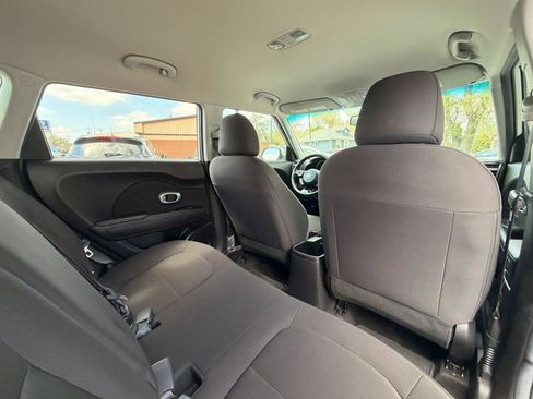 Used 2018 Kia Soul FWD image 23