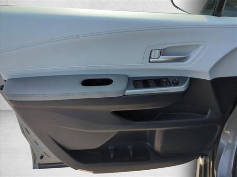 Certified 2026 Toyota Sienna XLE FWD image 7