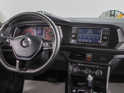 Used 2021 Volkswagen Jetta SE w/ SE Cold Weather Package image 16