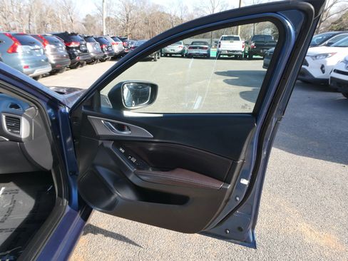 Used 2017 MAZDA MAZDA3 Touring image 23