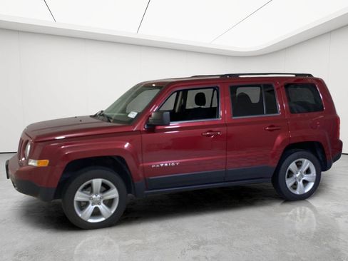 Used 2016 Jeep Patriot Latitude AWD/4WD image 5