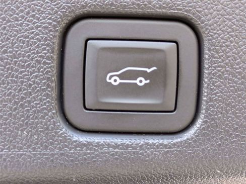 Used 2024 GMC Acadia Elevation AWD/4WD image 16