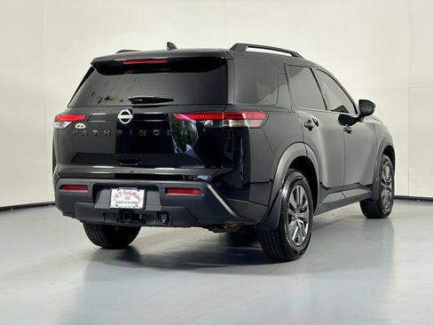 Used 2024 Nissan Pathfinder SV w/ SV Premium Package AWD/4WD image 7
