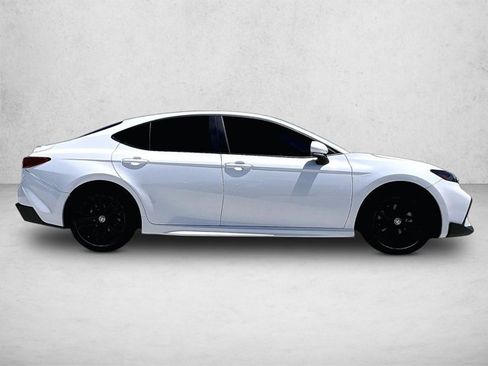 Used 2025 Toyota Camry SE w/ Convenience Package FWD image 5