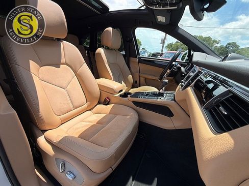 Used 2017 Porsche Macan AWD/4WD image 17