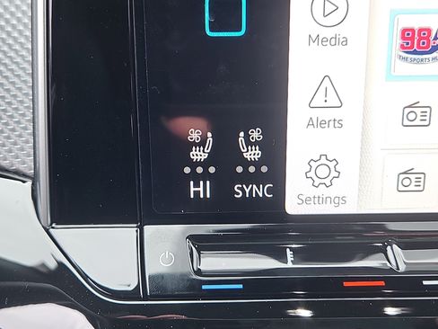 New 2026 Volkswagen Atlas Cross Sport SEL R-Line image 11