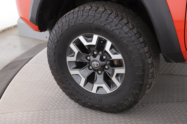 Used 2017 Toyota Tacoma TRD Off-Road w/ Premium & Technology Package AWD/4WD image 13
