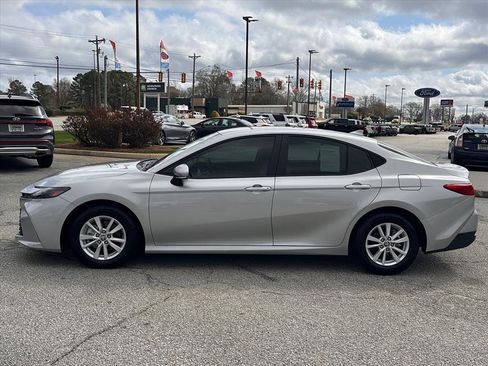 Used 2026 Toyota Camry LE image 6