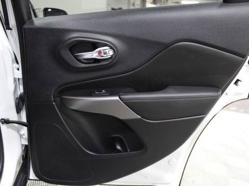 Used 2022 Jeep Cherokee Limited image 31