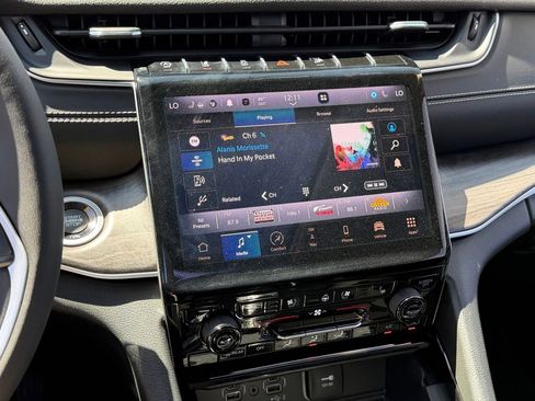 Certified 2023 Jeep Grand Cherokee L Limited w/ Luxury Tech Group II image 17