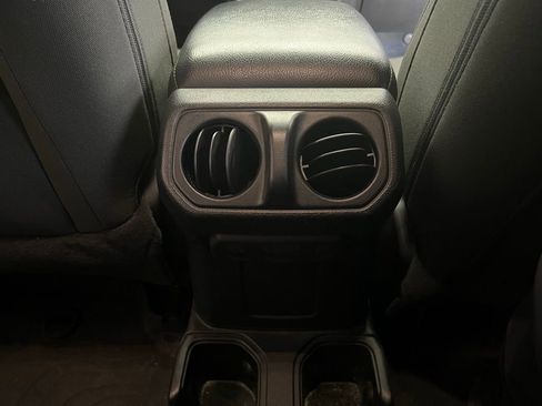 Used 2022 Jeep Wrangler Willys image 9