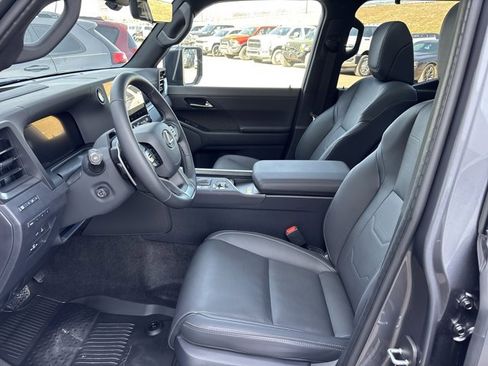 Used 2025 Lexus GX 550 image 16