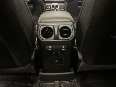 Used 2023 Jeep Wrangler Unlimited Sahara AWD/4WD image 15