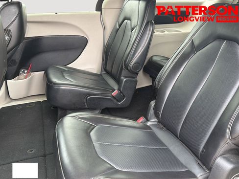 Used 2024 Chrysler Pacifica Touring-L FWD image 19