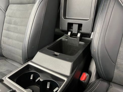 Used 2024 Mitsubishi Outlander SE image 18