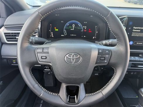 Used 2025 Toyota Camry SE image 13