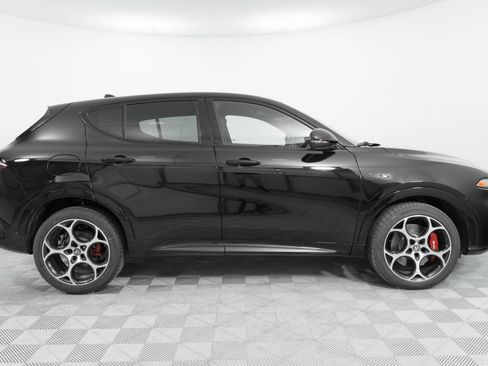 New 2025 Alfa Romeo Tonale w/ Premium Package AWD/4WD image 8