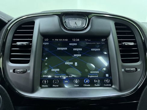 Used 2018 Chrysler 300 S w/ 300S Premium Group RWD image 22