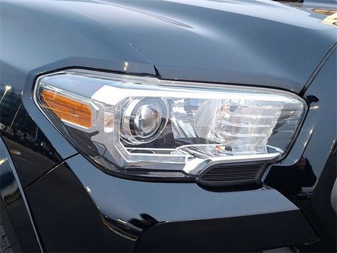 Certified 2022 Toyota Tacoma TRD Sport image 13