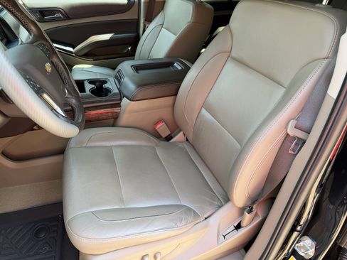 Used 2018 Chevrolet Tahoe LT w/ Luxury Package RWD image 17