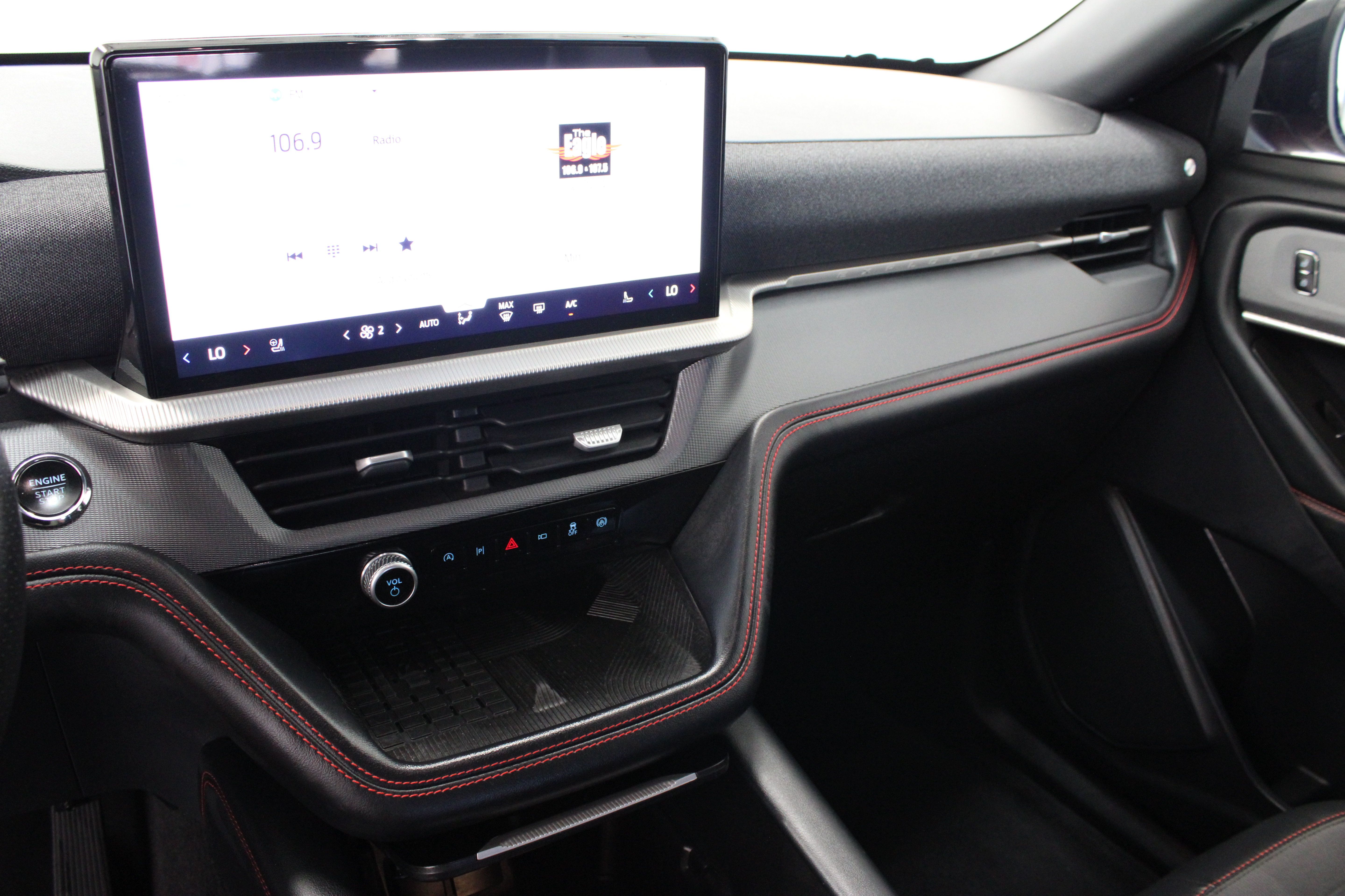 Used 2025 Ford Explorer ST-Line w/ Premium Package RWD image 16