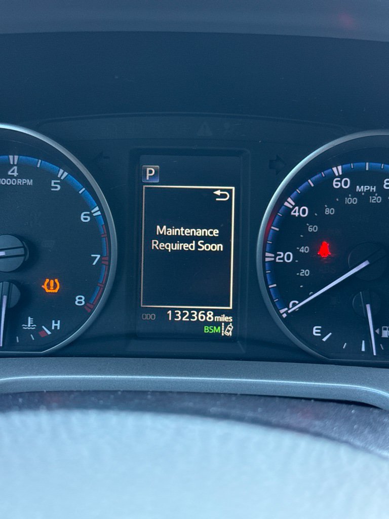 Used 2018 Toyota RAV4 XLE FWD image 4