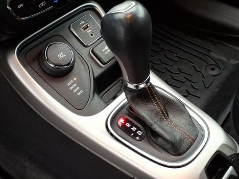 Used 2018 Jeep Compass Latitude w/ Popular Equipment Group image 11