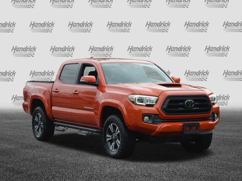 Used 2017 Toyota Tacoma TRD Sport AWD/4WD image 5