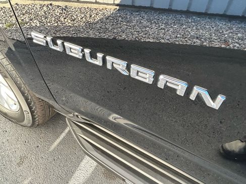 Used 2024 Chevrolet Suburban LT image 8