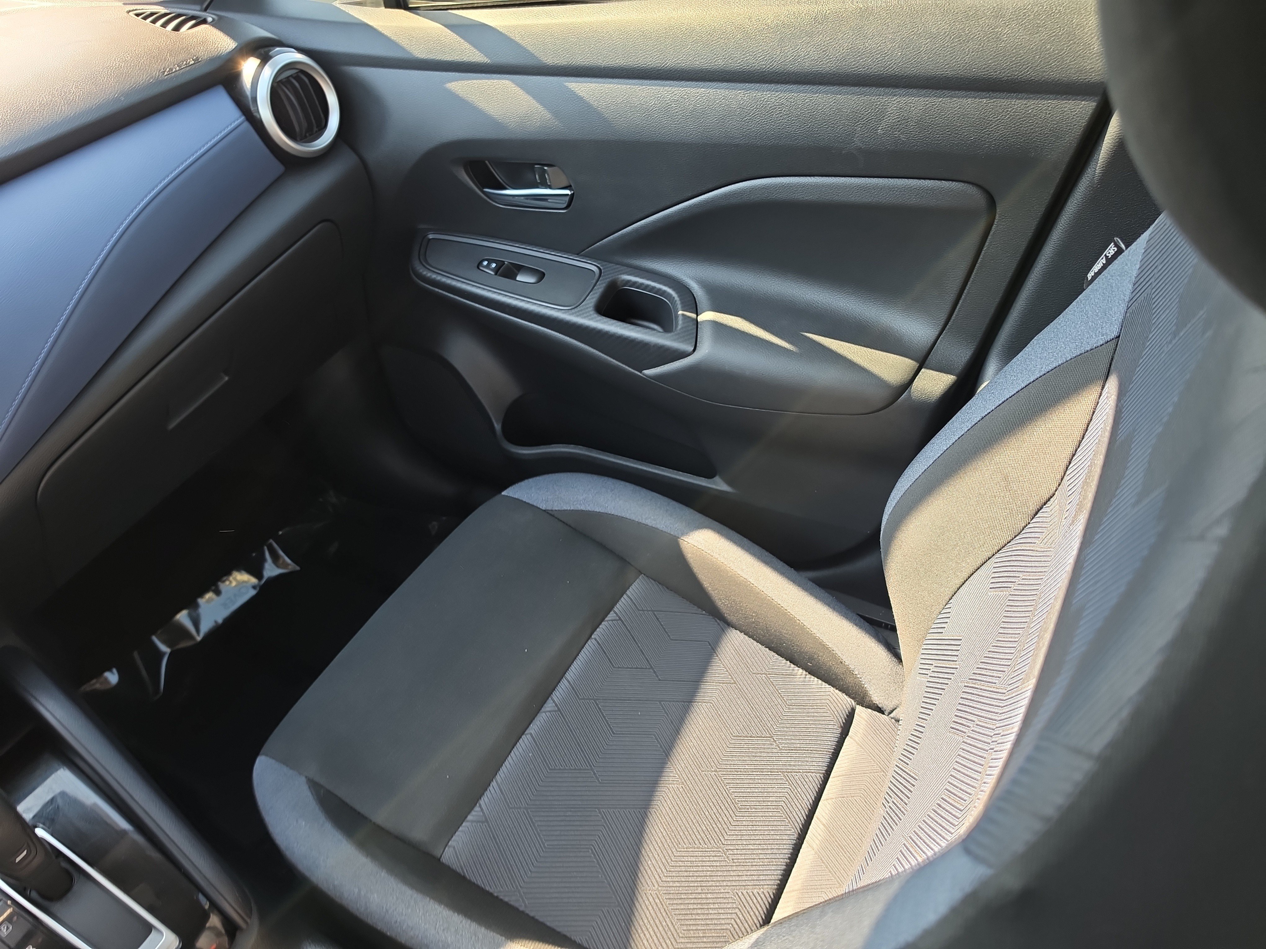 Used 2023 Nissan Versa SV w/ Trunk Package FWD image 15