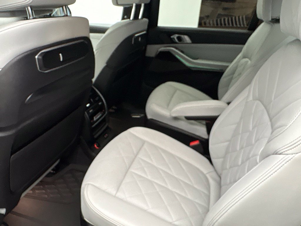 Used 2024 BMW X7 xDrive40i w/ M Sport Package AWD/4WD image 21