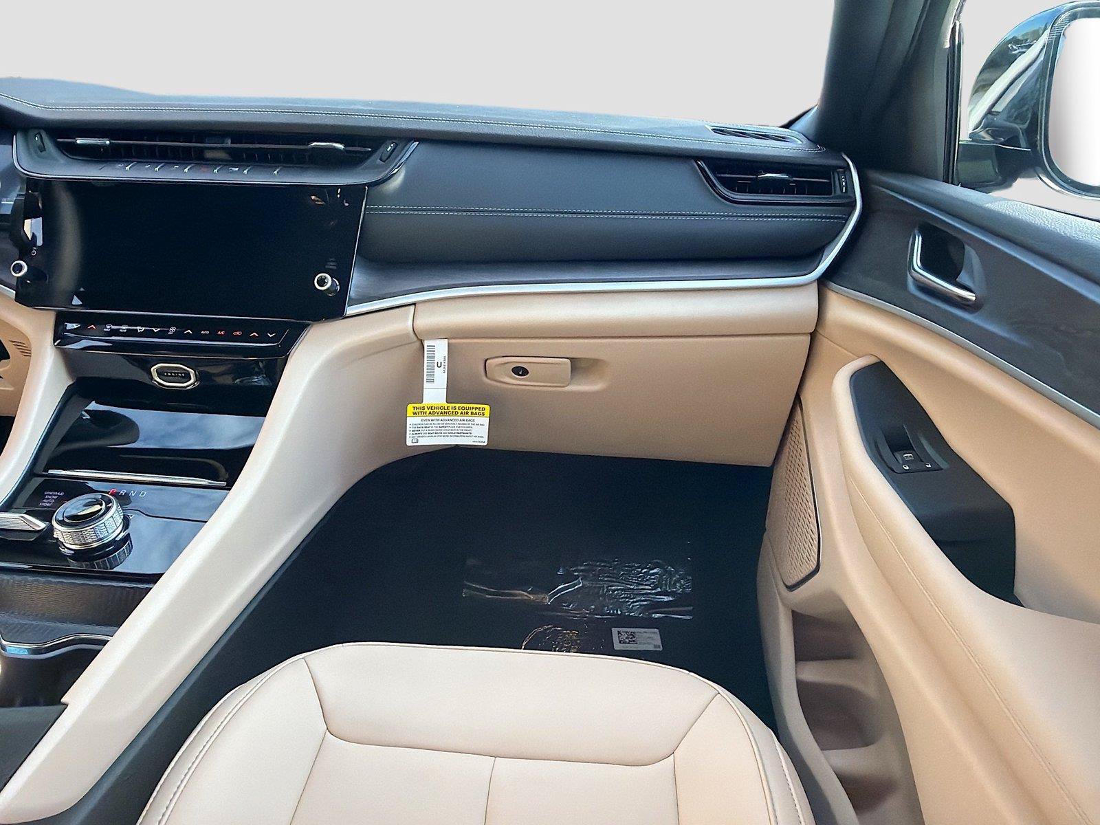 New 2026 Jeep Grand Cherokee Limited AWD/4WD image 18